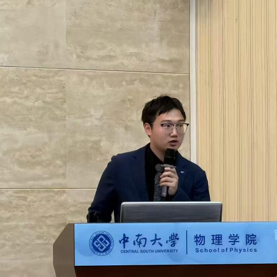 物理学院顺利举办2024-2025学年评优答辩...